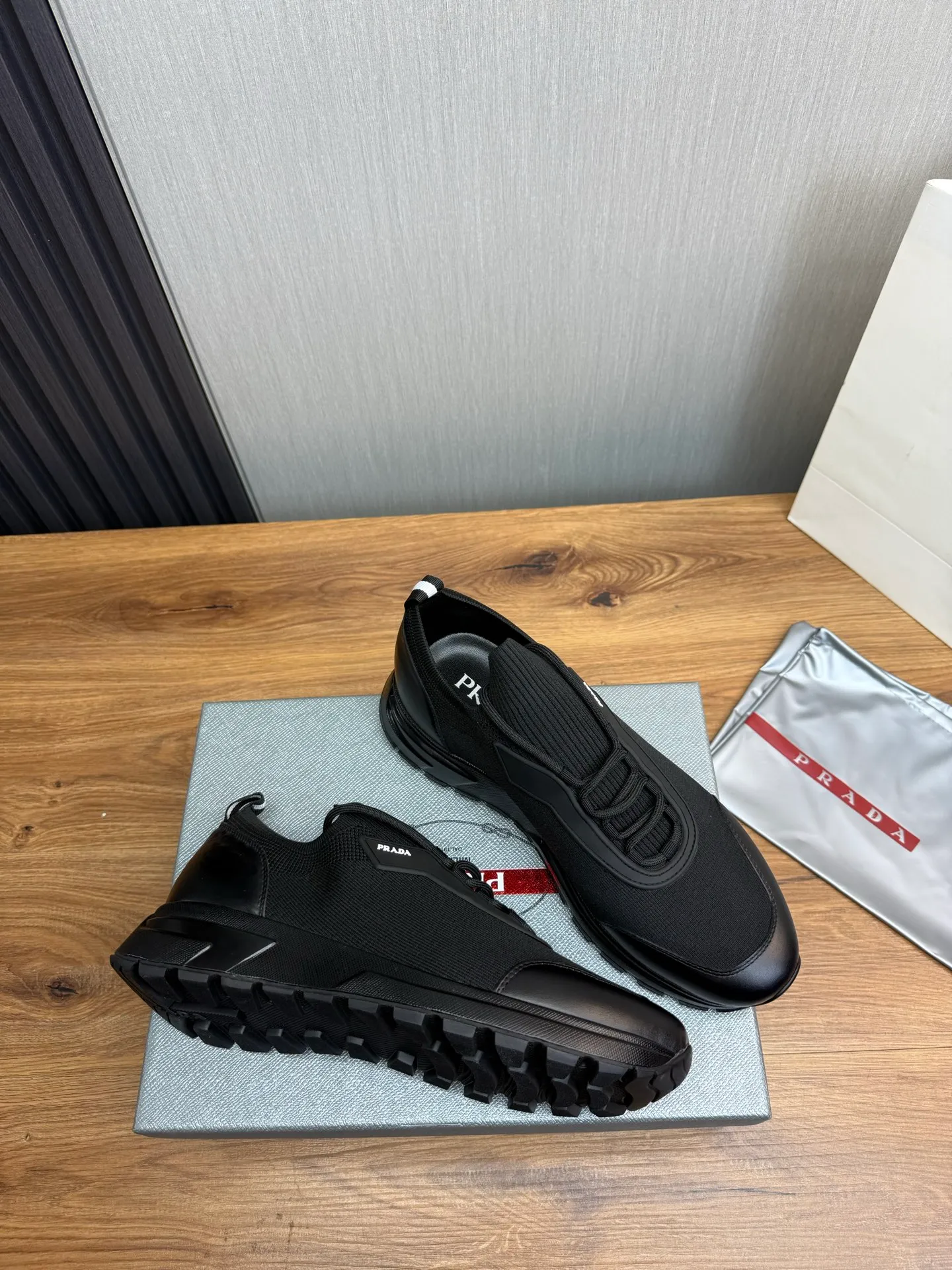 Men's shoes 💰500💰 [PRADA] Men's shoes are popular in the counter, official website is synchronized, 1 high-quality shipment ✔️Original fly-woven cowhide + cowhide lining, original original bottom, 38-45 (45 customized, non-refundable)